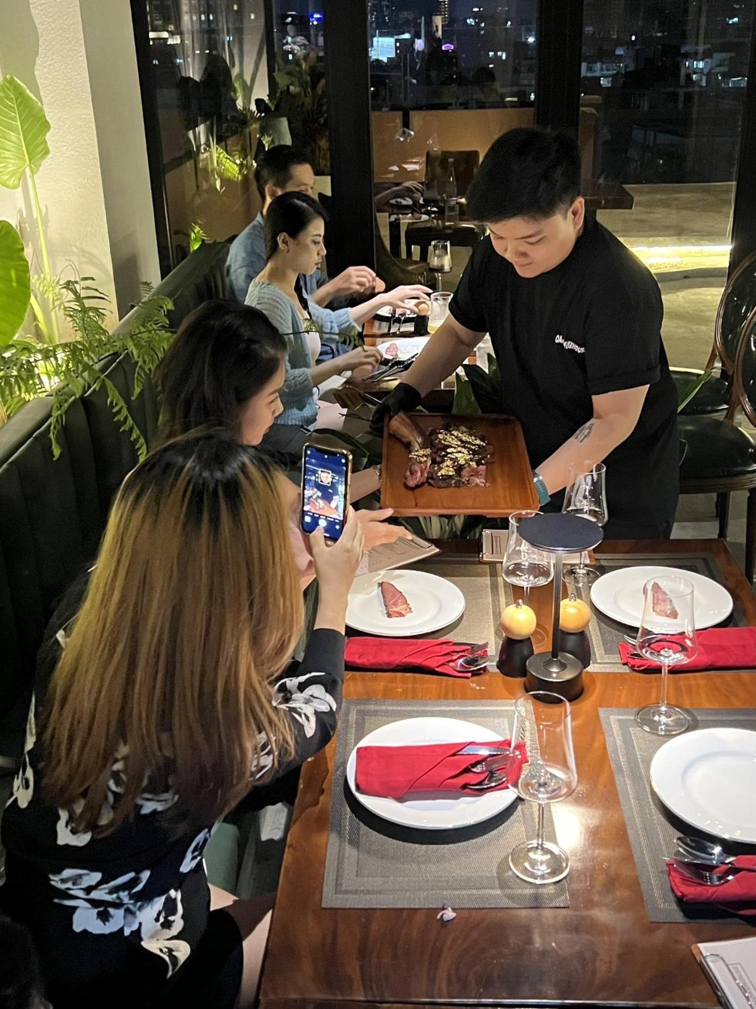 Bros Hotel Ho Chi Minh City Bagian luar foto